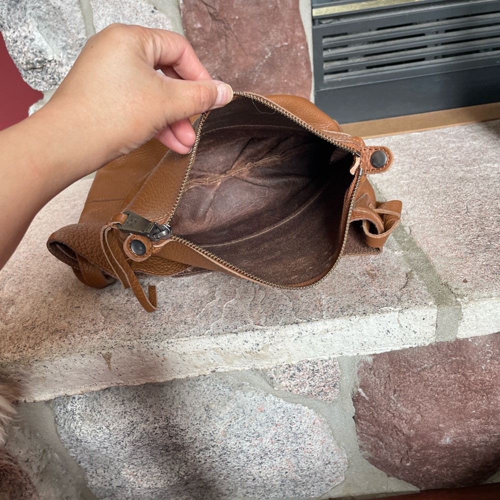 Elegant Brown Leather Tote Bag - Picture 9 of 12